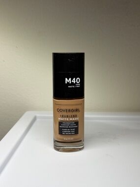 COVERGIRL TruBlend Matte Made Foundation M40 Warm Tan